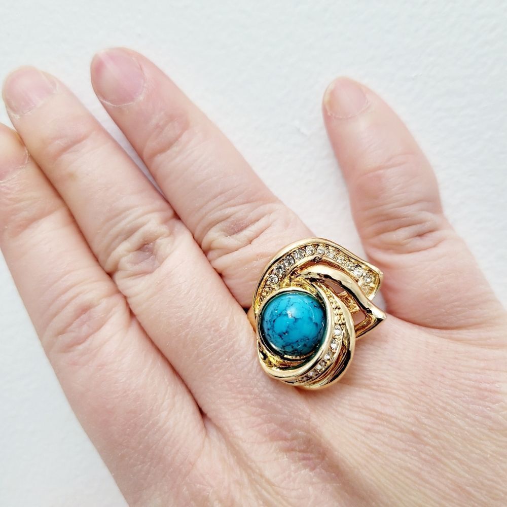 Brand New Gold Plated Blue Stone Rhinestone Ring Size: 6.5US